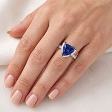 Afbeelding in Gallery-weergave laden, Echte Diamanten edelsteen sieraden 2 karaat biljoen bezel set blauwe saffier ring
