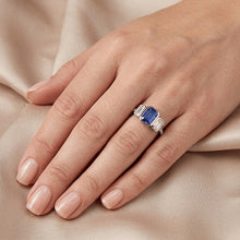Afbeelding in Gallery-weergave laden, Echte Smaragdgroene Diamant Bezel Set Blauwe Saffier Ring 3 Stone Style 2,50 karaat
