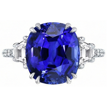 Afbeelding in Gallery-weergave laden, Edelsteen Ring Ovaal Saffier Trapezium &amp; Pavé Gezette Natuurlijke uit de aarde gewonnen Diamanten 5.50 Karaat
