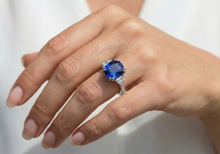 Afbeelding in Gallery-weergave laden, Edelsteen Ring Ovaal Saffier Trapezium &amp; Pavé Gezette Natuurlijke uit de aarde gewonnen Diamanten 5.50 Karaat
