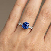 Afbeelding in Gallery-weergave laden, Edelsteen kussen geslepen saffier ring 2,50 karaat Fishtail set Natuurlijke echte diamant ( niet in het laboratorium gekweekt )en
