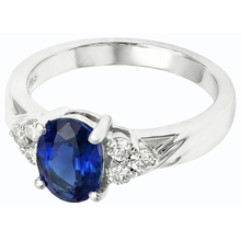 Afbeelding in Gallery-weergave laden, Edelsteenring Ovaal geslepen blauwe saffier en Natuurlijke echte diamant ( niet in het laboratorium gekweekt )en 3 karaat witgoud
