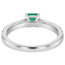 Afbeelding in Gallery-weergave laden, Smaragd Rond Geslepen Sieraadsteen Ring in Bicolor 14K Goud – achteraanzicht
