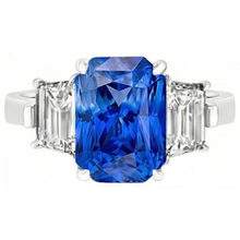 Afbeelding in Gallery-weergave laden, Emerald Diamond Anniversary Ring 3 karaat lichtblauwe saffier 3 steen
