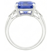 Afbeelding in Gallery-weergave laden, IGI GECERTIFICEERDE Smaragd Edelsteen Saffier Ring 6.50 Karaat Met Taps Toelopende Baguette Accenten
