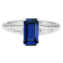 Afbeelding in Gallery-weergave laden, Emerald Sapphire Three Stone Ring Small Baguette Diamonds 2,75 karaat

