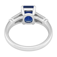 Afbeelding in Gallery-weergave laden, Emerald Sapphire Three Stone Ring Small Baguette Diamonds 2,75 karaat
