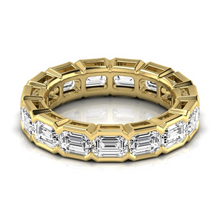 Afbeelding in Gallery-weergave laden, Diamant Trap Slijpvorm Eternity Band in 14 Karaat Geelgoud – vooraanzicht
