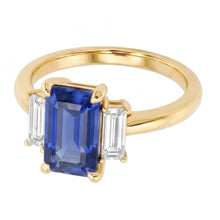 Afbeelding in Gallery-weergave laden, Engagement 3 steen blauwe saffier smaragd &amp; stokbrood geslepen ring 3 karaat
