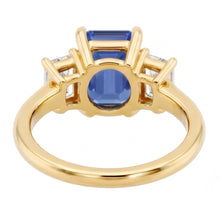 Afbeelding in Gallery-weergave laden, Engagement 3 steen blauwe saffier smaragd &amp; stokbrood geslepen ring 3 karaat
