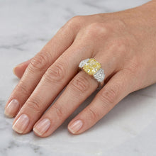 Afbeelding in Gallery-weergave laden, Fancy Gele Diamant Sieraad Ring – VVS Zuiverheid 0,75 karaat
