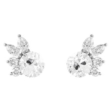 Afbeelding in Gallery-weergave laden, Diamant Antiek Cushion Oorstekers in 14K Witgoud – hoofdaanzicht
