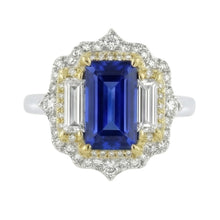 Afbeelding in Gallery-weergave laden, Geel- &amp; Witgouden Ring met Smaragdslijpsel Blauwe Saffier en Natuurlijke uit de aarde gewonnen Diamanten 6.75 Karaat
