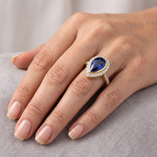 Afbeelding in Gallery-weergave laden, Geelgouden Halo Peer Srilanka Saffier Ring &amp; Diamanten 4 Karaat
