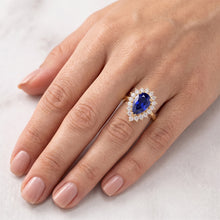 Afbeelding in Gallery-weergave laden, Geelgouden Halo Ring Bloemstijl Ceylon Saffier &amp; Diamanten 4 Karaat
