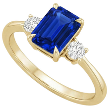 Afbeelding in Gallery-weergave laden, Geelgouden Smaragd 3 Stenen Ring Blauwe Saffier &amp; Diamant 3,50 Karaat

