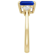 Afbeelding in Gallery-weergave laden, Geelgouden Smaragd 3 Stenen Ring Blauwe Saffier &amp; Diamant 3,50 Karaat
