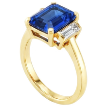 Afbeelding in Gallery-weergave laden, Geelgouden Smaragd Edelsteen Ring Baguette Natuurlijke uit de aarde gewonnen Diamanten 5 Karaat 3 Steen
