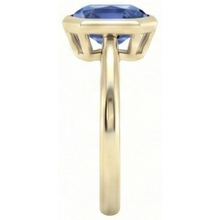 Afbeelding in Gallery-weergave laden, Natuurlijke (niet labgekweekte) Geelgouden Solitaire Ring met Ceylon Saffier in Kastzetting, 5 Karaat
