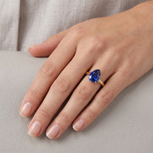 Afbeelding in Gallery-weergave laden, Geelgouden Solitaire Ring Teardrop-stijl Ceylon Sapphire 2,50 karaat
