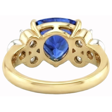 Afbeelding in Gallery-weergave laden, Geelgoud Trillion Geslepen Sri Lanka Saffier Natuurlijke uit de aarde gewonnen Diamanten 6.11 Ct. Ring

