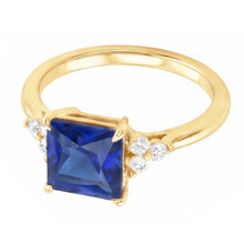 Afbeelding in Gallery-weergave laden, Geelgouden Jubileumring met Blauwe Saffier &amp; Natuurlijke uit de aarde gewonnen Diamanten 5.25 Karaat
