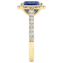 Afbeelding in Gallery-weergave laden, Geelgoud Ovaal Saffier Halo Natuurlijke uit de aarde gewonnen Diamanten Ring 11.25 Karaat 14K
