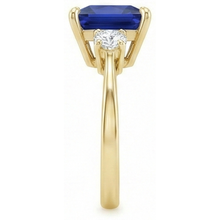 Afbeelding in Gallery-weergave laden, Geelgouden Drie Stenen Ring Princess Geslepen Blauwe Saffier &amp; Natuurlijke uit de aarde gewonnen Diamanten 5.25 Karaat
