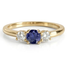 Afbeelding in Gallery-weergave laden, Geelgouden ring met 3 stenen ronde blauwe saffier en Natuurlijke echte diamant ( niet in het laboratorium gekweekt )en 1,50 karaat
