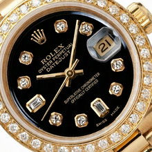 Afbeelding in Gallery-weergave laden, Geelgouden voorzitter Stijl Rolex Datumjust horloge rand diamanten wijzerplaat Zwart

