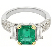 Afbeelding in Gallery-weergave laden, Fijne Smaragd Edelsteen Ring 2-karaat Tweekleurig 14K Goud – hoekaanzicht

