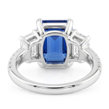 Afbeelding in Gallery-weergave laden, Gouden Emerald Diamond Blue Sapphire Ring met ronde accenten 3,50 karaat
