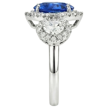 Afbeelding in Gallery-weergave laden, Gouden Jubileumring 7 Karaat Hartgeslepen Blauwe Saffier &amp; Halo Natuurlijke uit de aarde gewonnen Diamanten
