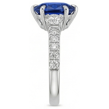Afbeelding in Gallery-weergave laden, Gouden jubileum Solitaire blauwe saffier met accenten Ring 4,50 karaat
