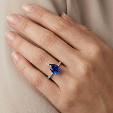 Afbeelding in Gallery-weergave laden, Gouden Edelsteen Ring Blauwe Saffier Met Diamanten Accenten 4 Karaat
