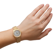 Afbeelding in Gallery-weergave laden, Gouden presidentiële Rolex-horloge met witte wijzerplaat en diamanten lunette Datumjust
