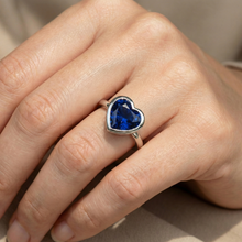 Afbeelding in Gallery-weergave laden, echte heart diamant 3karaat ring met diamantaccenten
