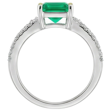 Afbeelding in Gallery-weergave laden, Colombiaanse Smaragd Smaragd Slijpvorm Sieraadsteen Ring in Bicolor 14K Goud – achteraanzicht
