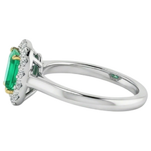 Afbeelding in Gallery-weergave laden, Smaragd Gekleurde Steen Ring 2-karaat Tweekleurig 14K Goud – bovenaanzicht
