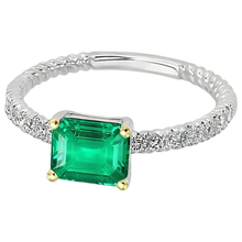 Afbeelding in Gallery-weergave laden, Colombiaanse Smaragd Gekleurde Steen Ring 2-karaat 14 Karaat Tweekleurig Goud – zijaanzicht
