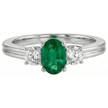 Afbeelding in Gallery-weergave laden, Groene smaragd met Natuurlijke echte diamanten ( niet in een laboratorium gekweekt ) verlovingsring 3 stenen tandenset 2,50 ct. WG 14K
