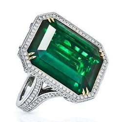 Grote smaragd geslepen groene smaragd en diamanten ring massief tweekleurig goud 24,75 ct