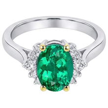 Afbeelding in Gallery-weergave laden, Smaragd Ovaal Edelsteen Ring in Bicolor 14K Goud – zijaanzicht
