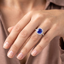 Afbeelding in Gallery-weergave laden, Halo Cushion Ceylon Sapphire Ring met accenten Diamant 3,50 karaat
