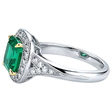 Afbeelding in Gallery-weergave laden, Smaragd Edelsteen Ring 2,50-karaat Tweekleurig 14K Goud – profielaanzicht
