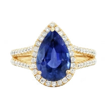 Afbeelding in Gallery-weergave laden, Halo Ring met uit de aarde gewonnen diamanten en Sri Lanka peervormige saffier van 8 karaat met gespleten schacht
