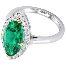 Afbeelding in Gallery-weergave laden, Colombiaanse Smaragd Gekleurde Steen Ring 3-karaat Bicolor 14K Goud – zijaanzicht
