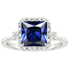 Afbeelding in Gallery-weergave laden, Halo Ring met uit de aarde gewonnen Diamanten en Princess Geslepen Blauwe Saffier Middensteen 6 Karaat Witgoud
