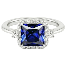 Afbeelding in Gallery-weergave laden, Halo Ring met uit de aarde gewonnen Diamanten en Princess Geslepen Blauwe Saffier Middensteen 6 Karaat Witgoud
