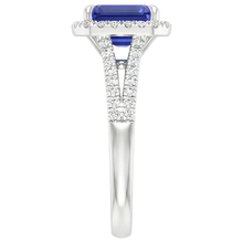 Afbeelding in Gallery-weergave laden, Halo Ring Split Shank Smaragd Ceylon Saffier &amp; Diamanten 4 Karaat

